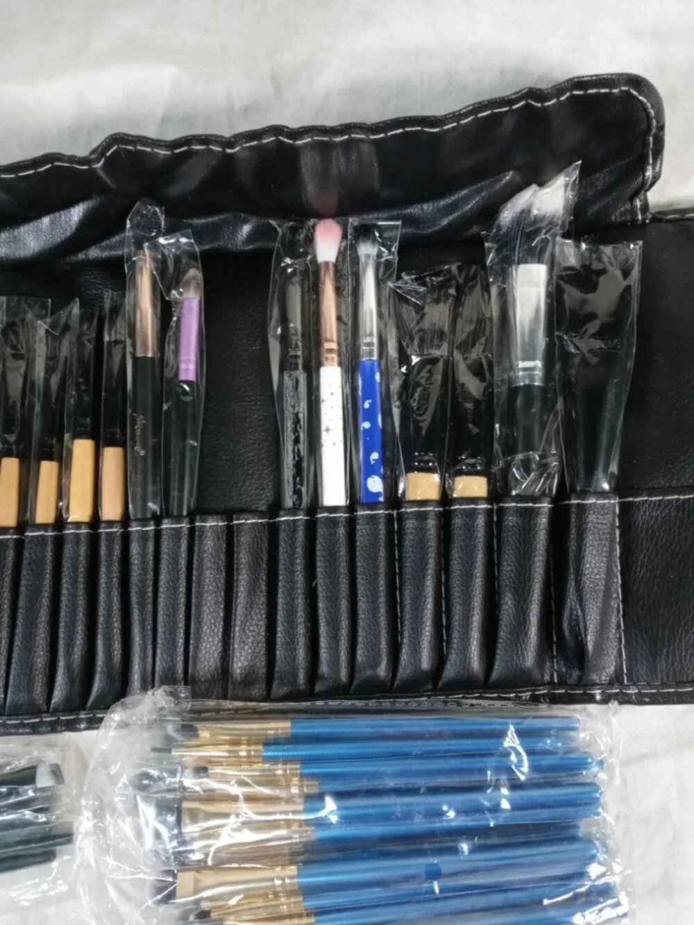 Huge Lot Assorted Women Beauty Makeup Cosmetic Brushes Bundle w Case in New Cond
